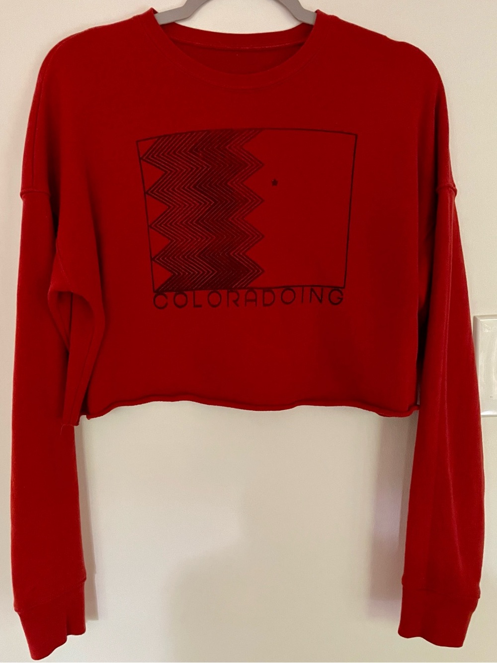 Colorado Dingo Red Cropped Crewneck Sweatshirt